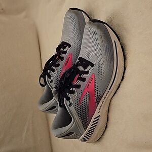 Brooks Adrenaline GTS 22
